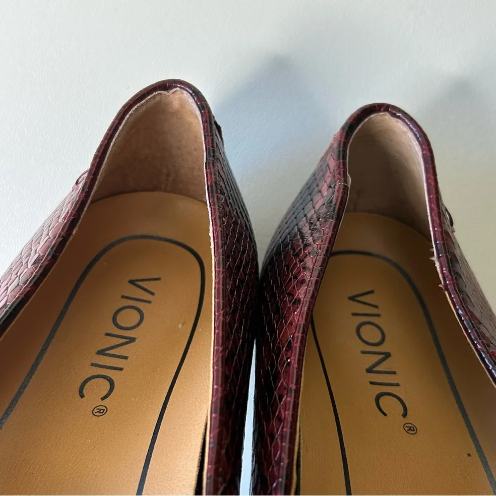 VIONIC Women Sz 7.5  Red Wine Willa Boa Snake Embossed Leather Flat Loafer Shoes